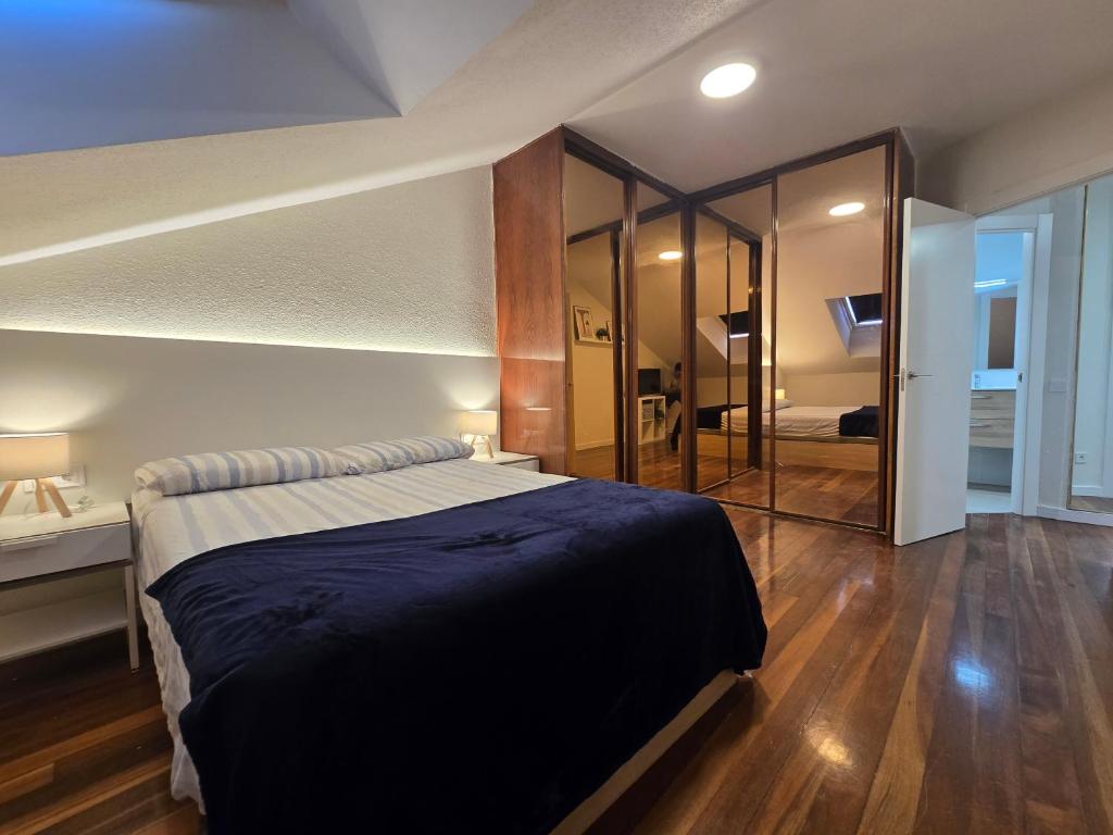 Habitación luminosa en ático turístico